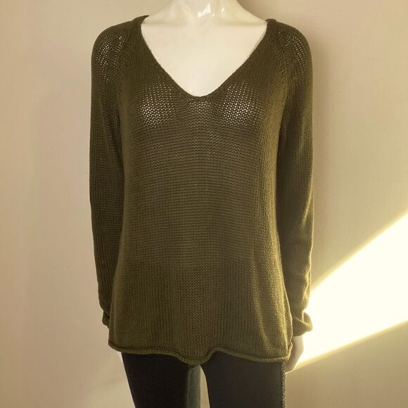 H&M Sweater Olive Green  Oversized Loose Knit Deep V-neckline Size small - Picture 1 of 8